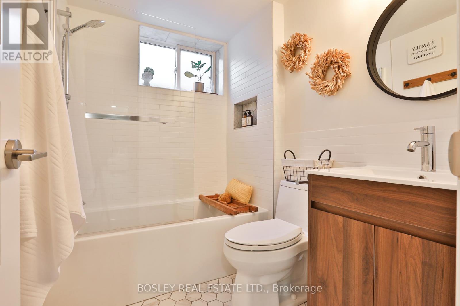636 Glebeholme Boulevard, Toronto, Ontario  M4C 1V6 - Photo 39 - E13143960