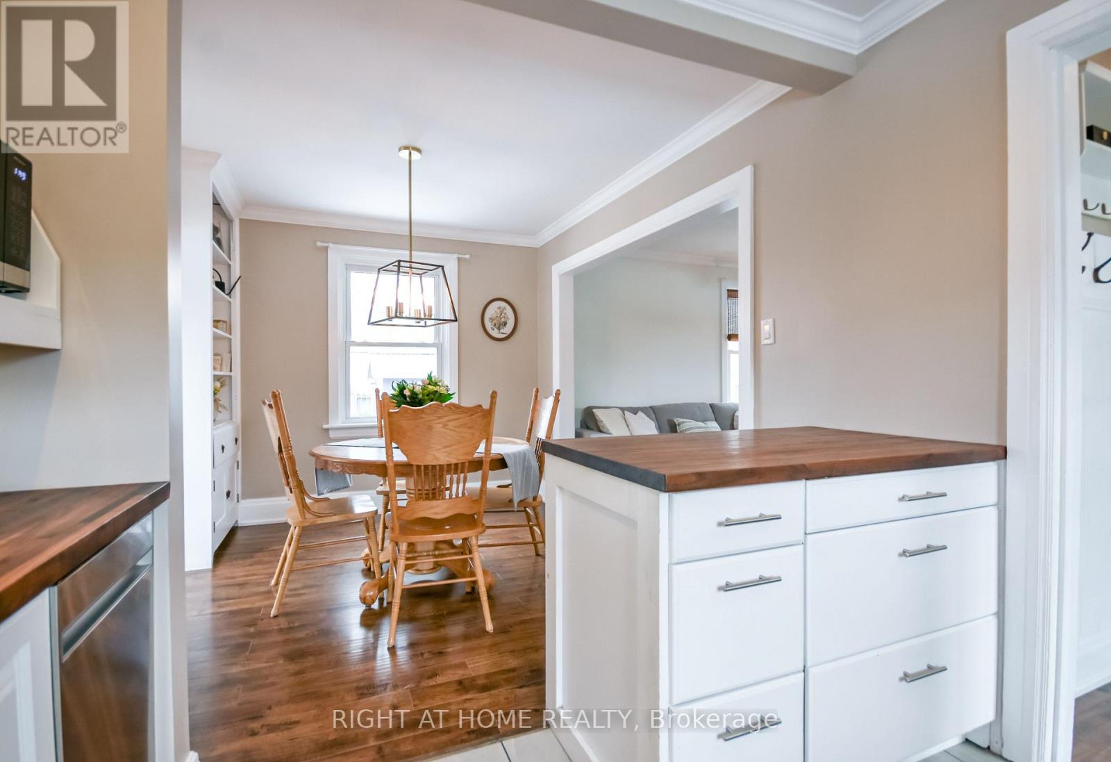 208 Cherry Street, Tay, Ontario  L0K 2C0 - Photo 12 - S12922694