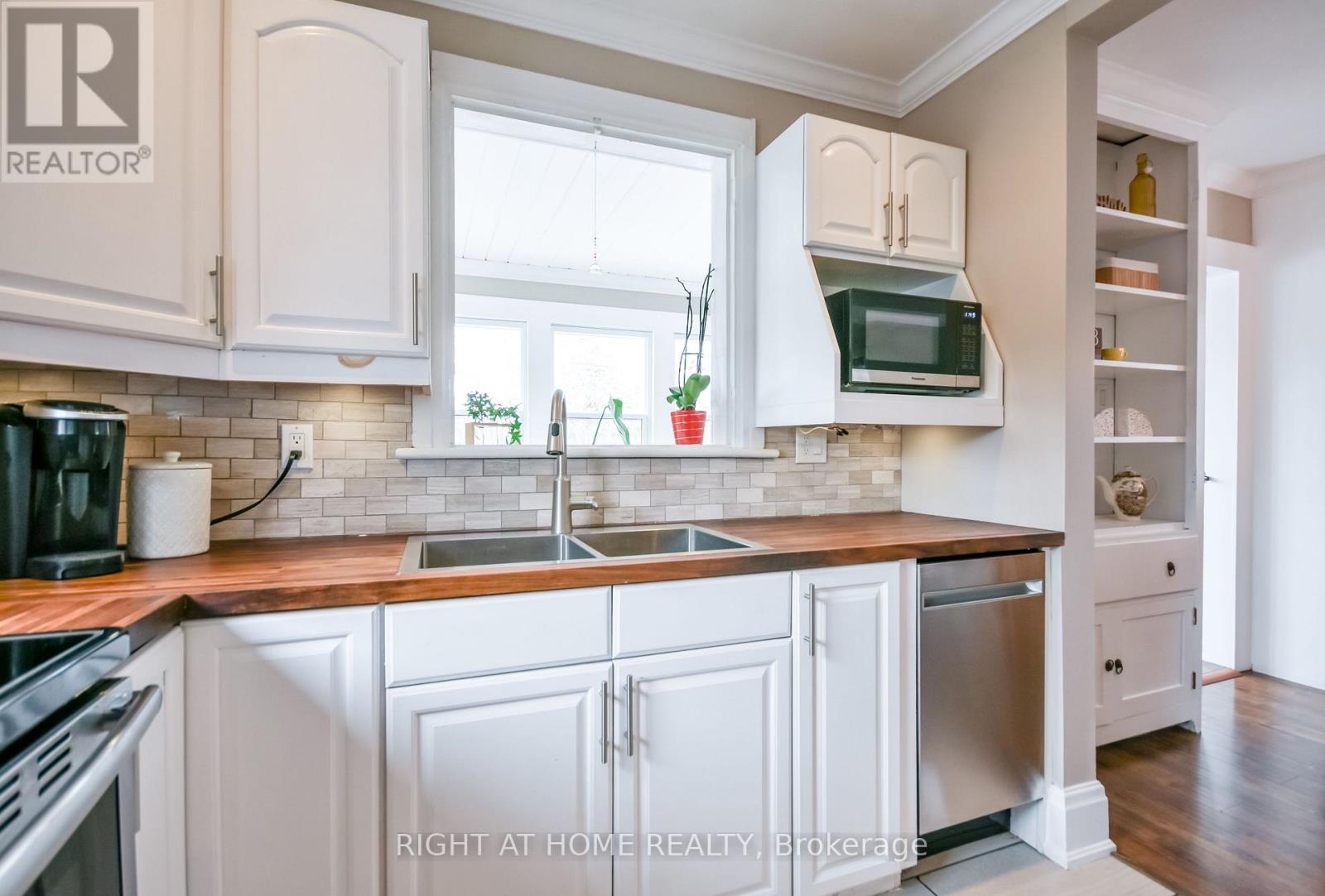 208 Cherry Street, Tay, Ontario  L0K 2C0 - Photo 14 - S12922694