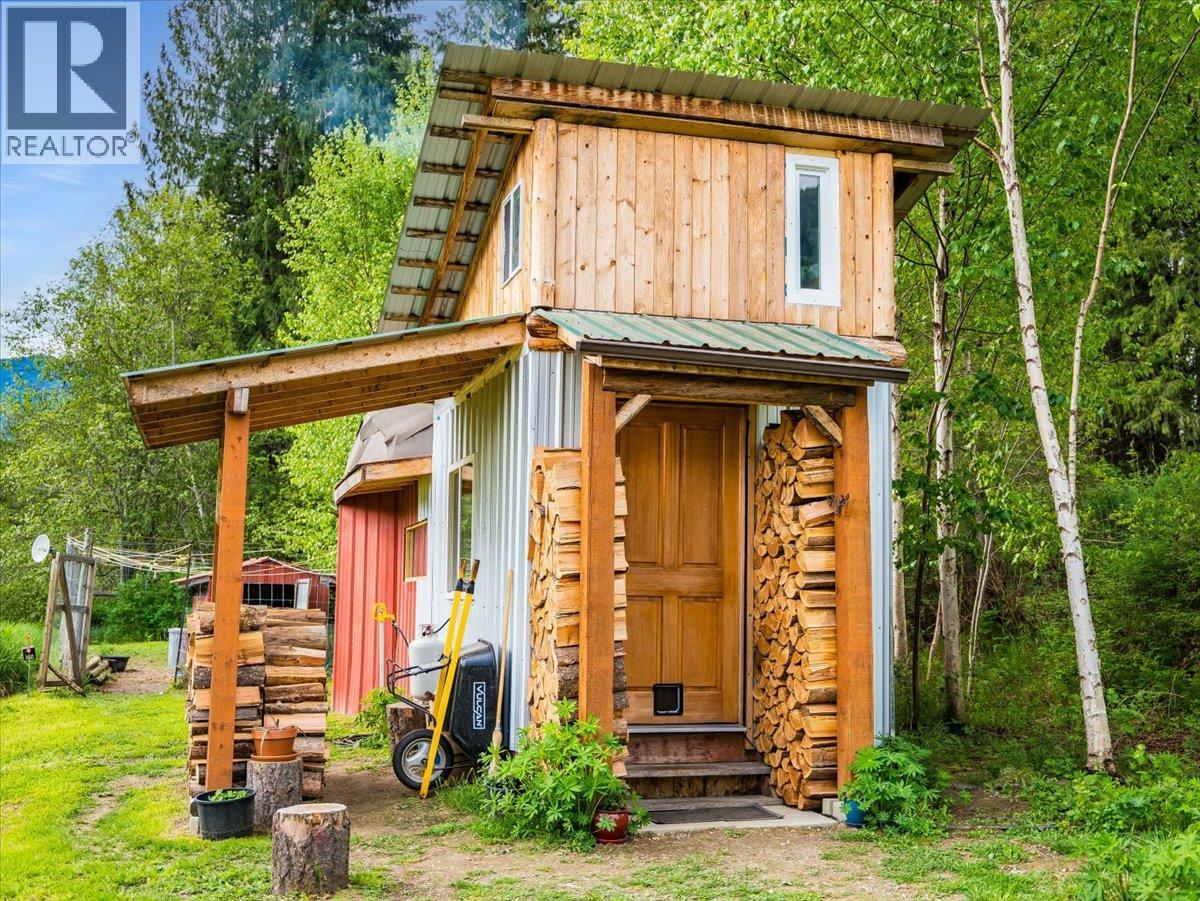 6288 YOUNGS Road, Winlaw, British Columbia
