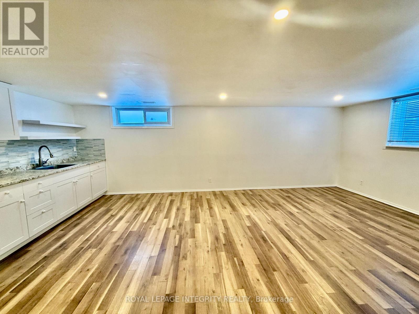 B - 2175 Martha Avenue, Ottawa, Ontario  K1G 1K6 - Photo 3 - X12813452