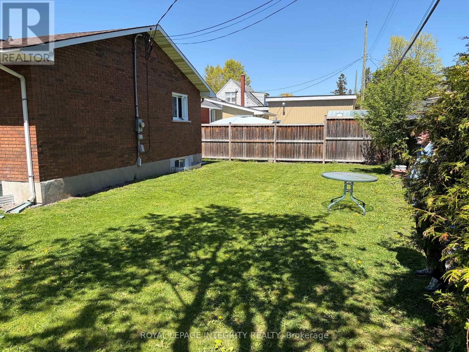 B - 2175 Martha Avenue, Ottawa, Ontario  K1G 1K6 - Photo 15 - X12813452
