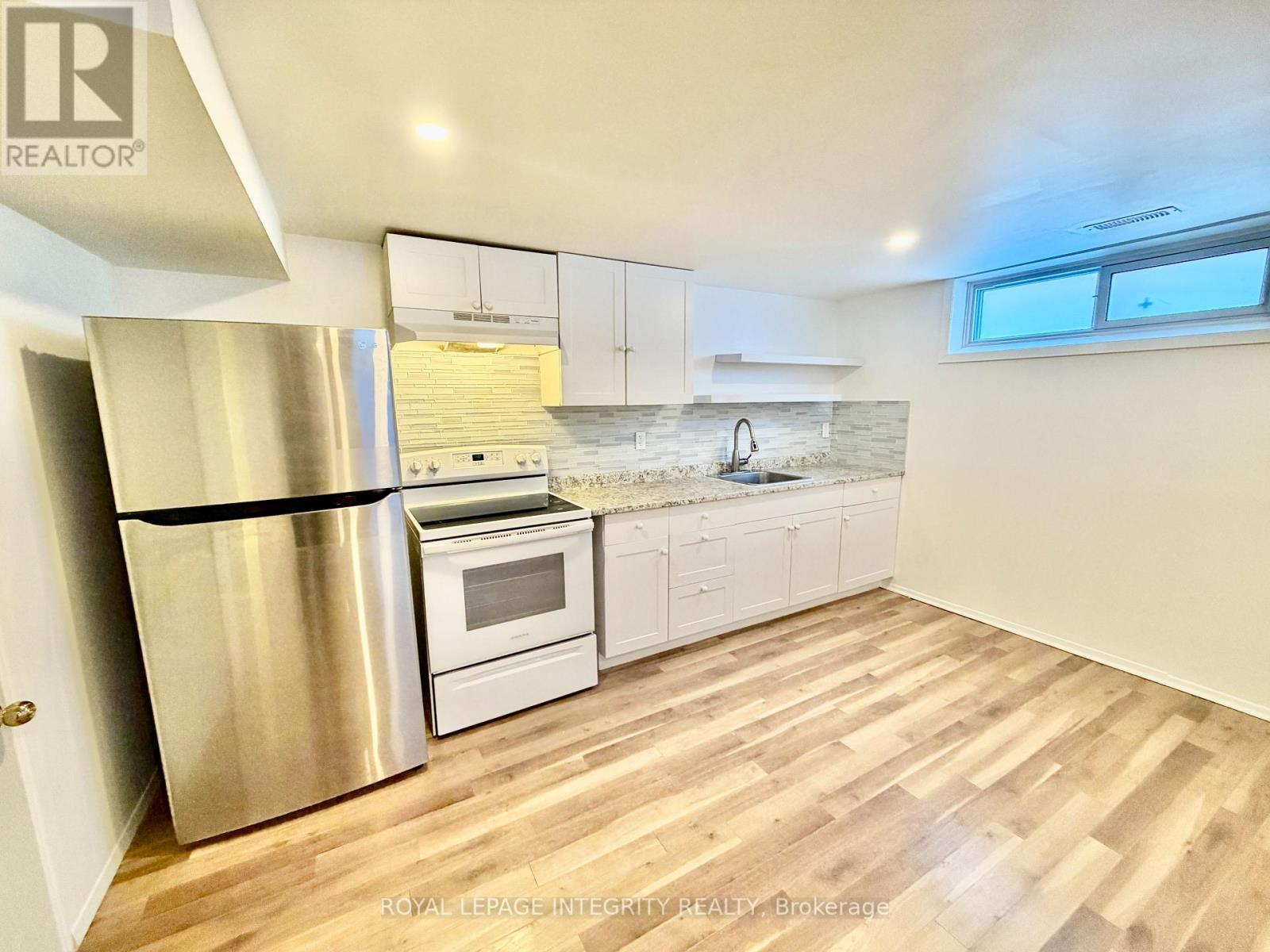 B - 2175 Martha Avenue, Ottawa, Ontario  K1G 1K6 - Photo 4 - X12813452
