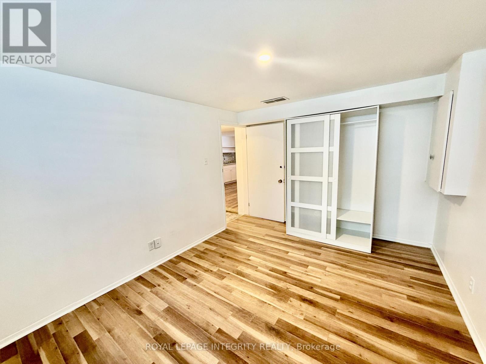 B - 2175 Martha Avenue, Ottawa, Ontario  K1G 1K6 - Photo 9 - X12813452