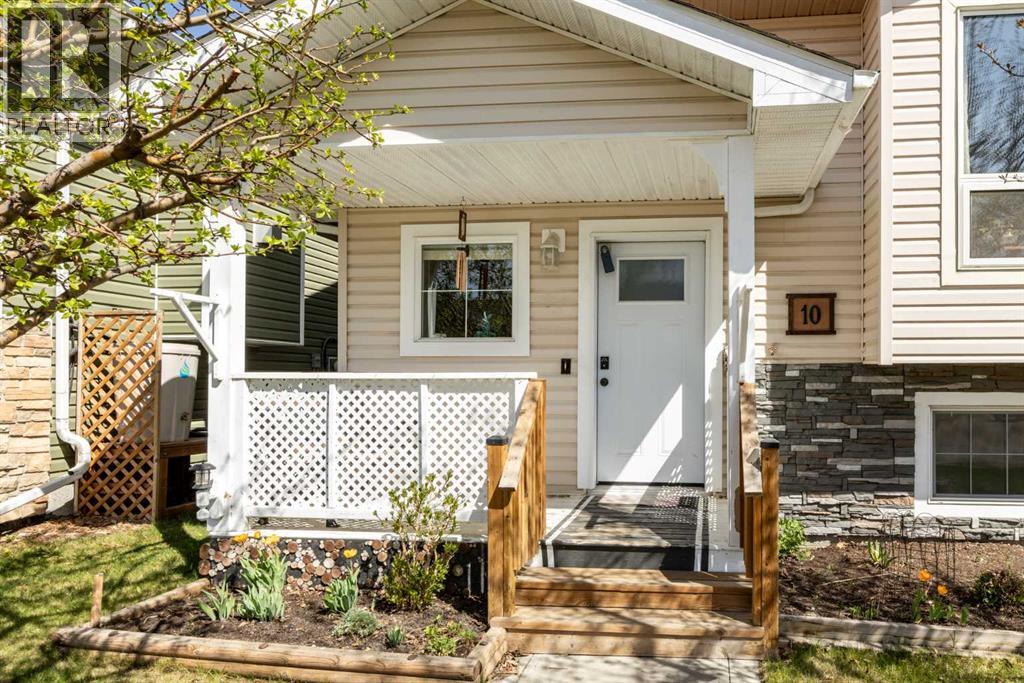 10 Hawthorne Way, Penhold, Alberta  T0M 1R0 - Photo 3 - A2292117
