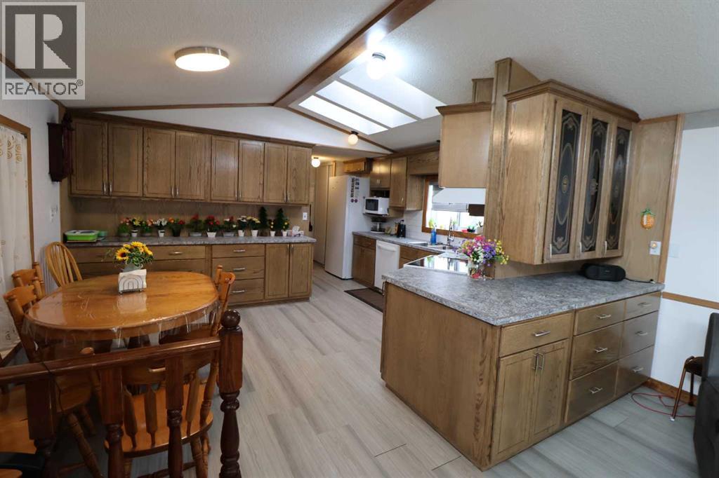 317 4 St, Bow Island, Alberta  T0K 0G0 - Photo 3 - A2284087