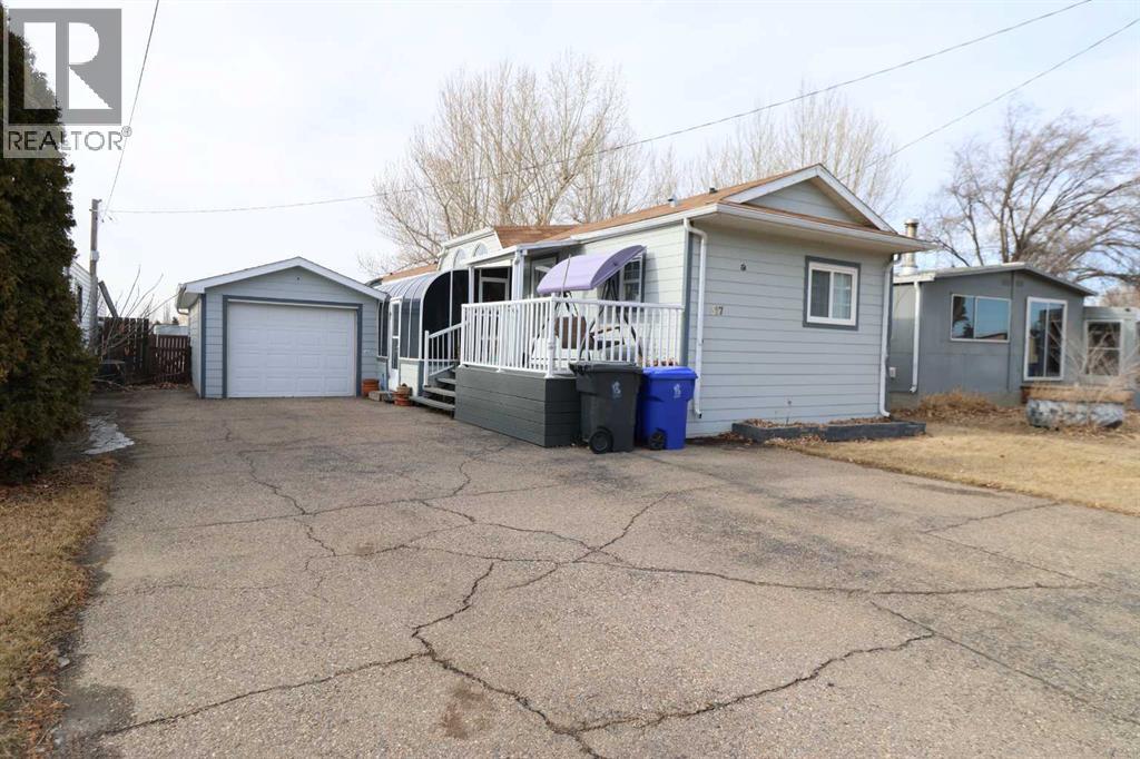 317 4 st, Bow Island, Alberta