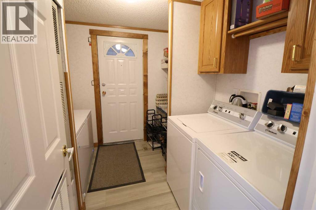 317 4 St, Bow Island, Alberta  T0K 0G0 - Photo 9 - A2284087