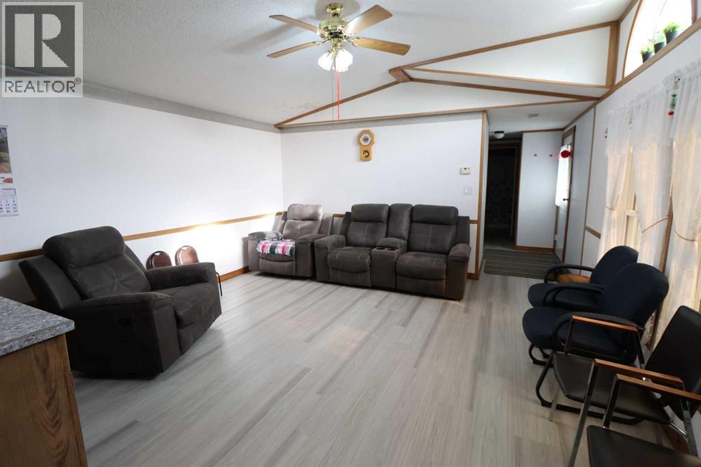 317 4 St, Bow Island, Alberta  T0K 0G0 - Photo 7 - A2284087