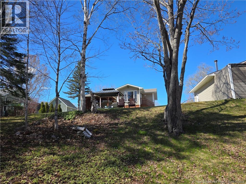429 Acadie, Beresford, New Brunswick  E8K 2C6 - Photo 7 - NB138792
