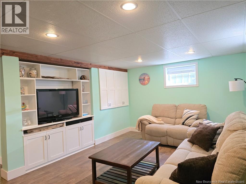 429 Acadie, Beresford, New Brunswick  E8K 2C6 - Photo 38 - NB138792