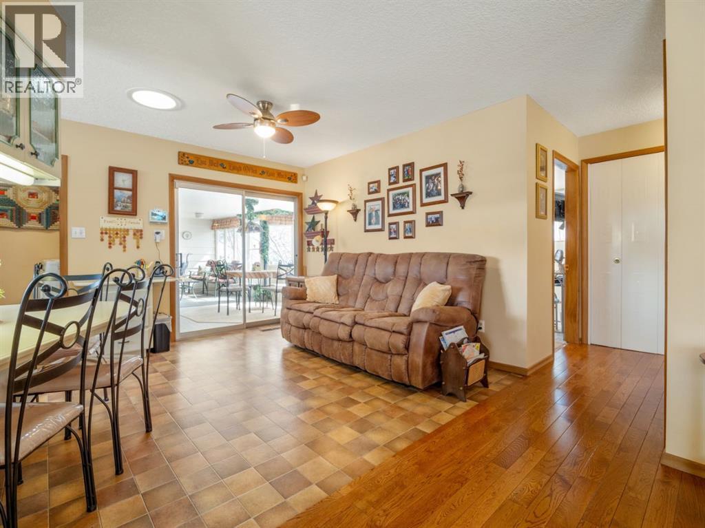 240 3 Avenue E, Cardston, Alberta  T0K 0K0 - Photo 8 - A2296958