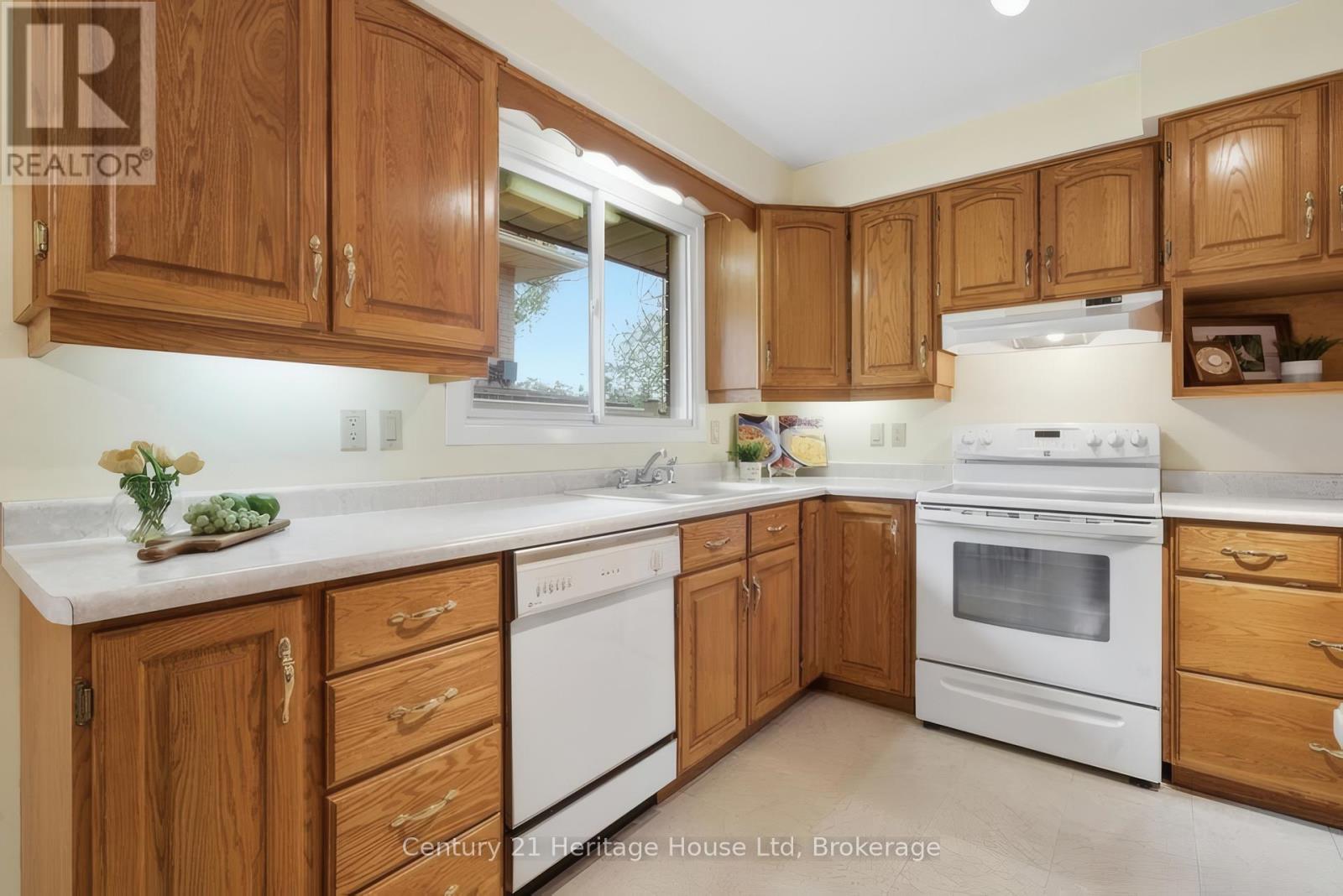 49 Vanier Drive, Guelph, Ontario  N1G 2K9 - Photo 13 - X13144428