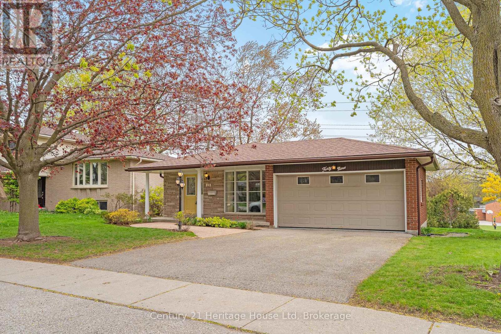 49 Vanier Drive, Guelph, Ontario  N1G 2K9 - Photo 2 - X13144428