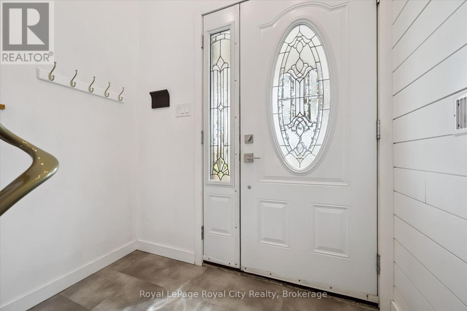 637 Cedargrove Place, Waterloo, Ontario  N2L 4Y8 - Photo 3 - X13144542
