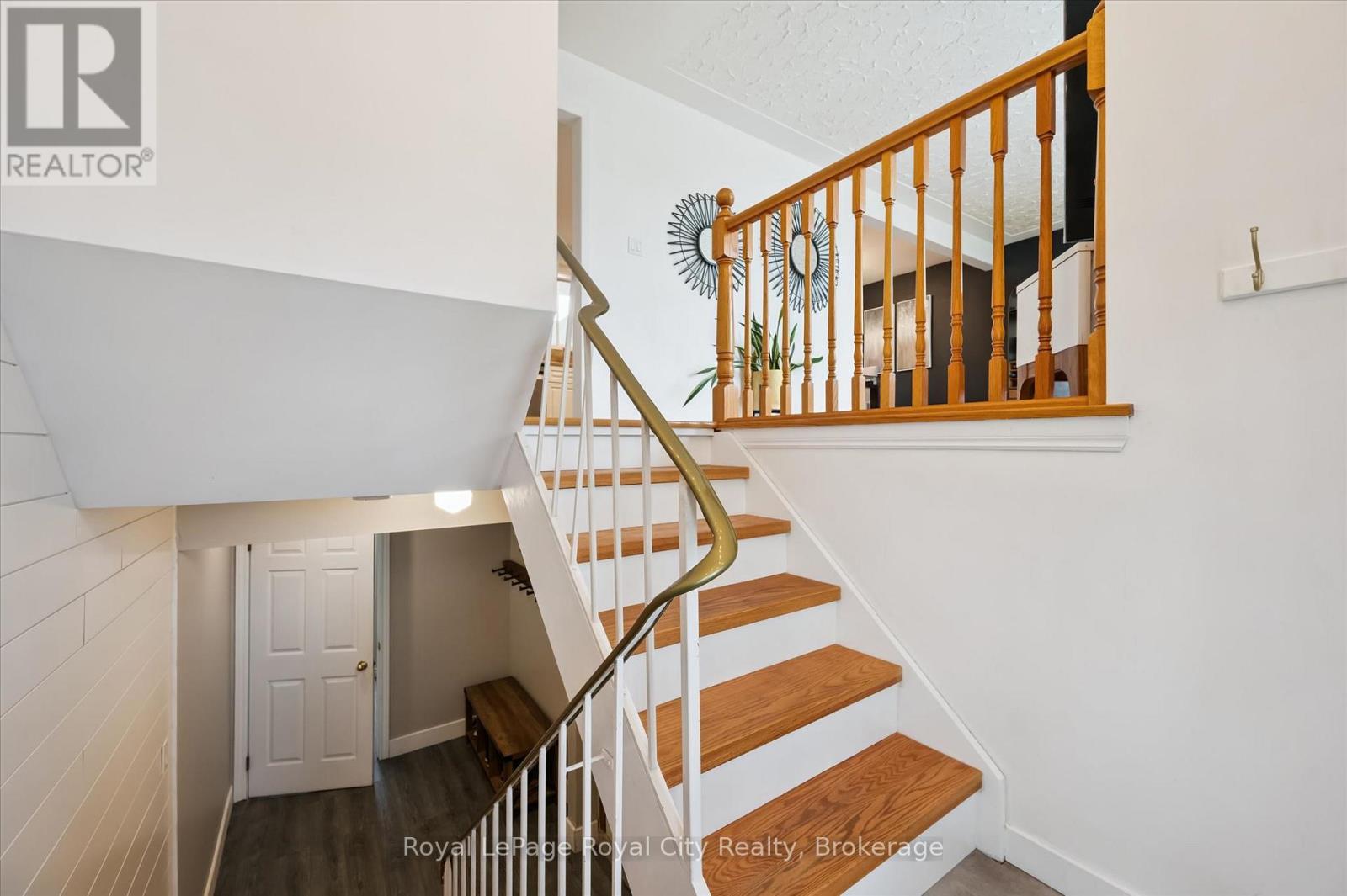 637 Cedargrove Place, Waterloo, Ontario  N2L 4Y8 - Photo 5 - X13144542