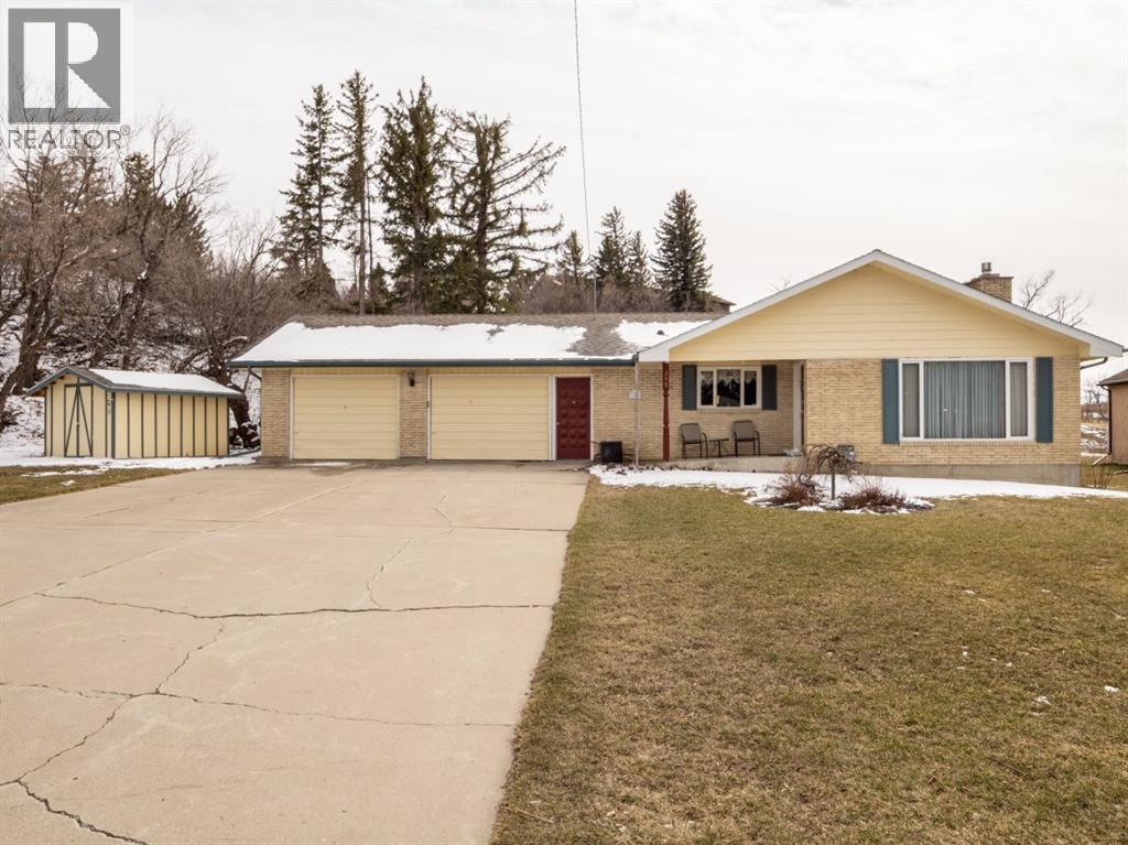 240 3 Avenue E, Cardston, Alberta