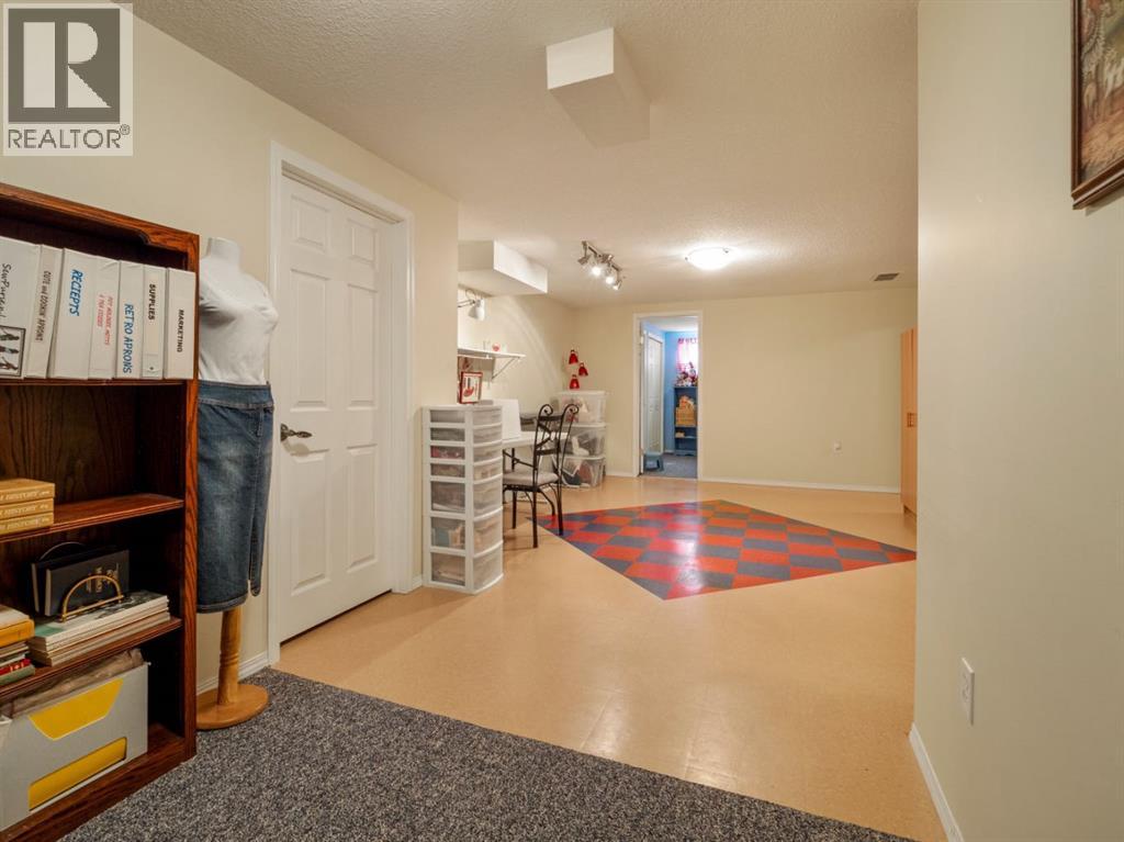 240 3 Avenue E, Cardston, Alberta  T0K 0K0 - Photo 33 - A2296958