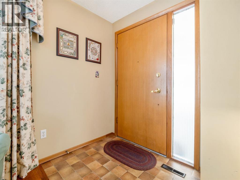 240 3 Avenue E, Cardston, Alberta  T0K 0K0 - Photo 2 - A2296958