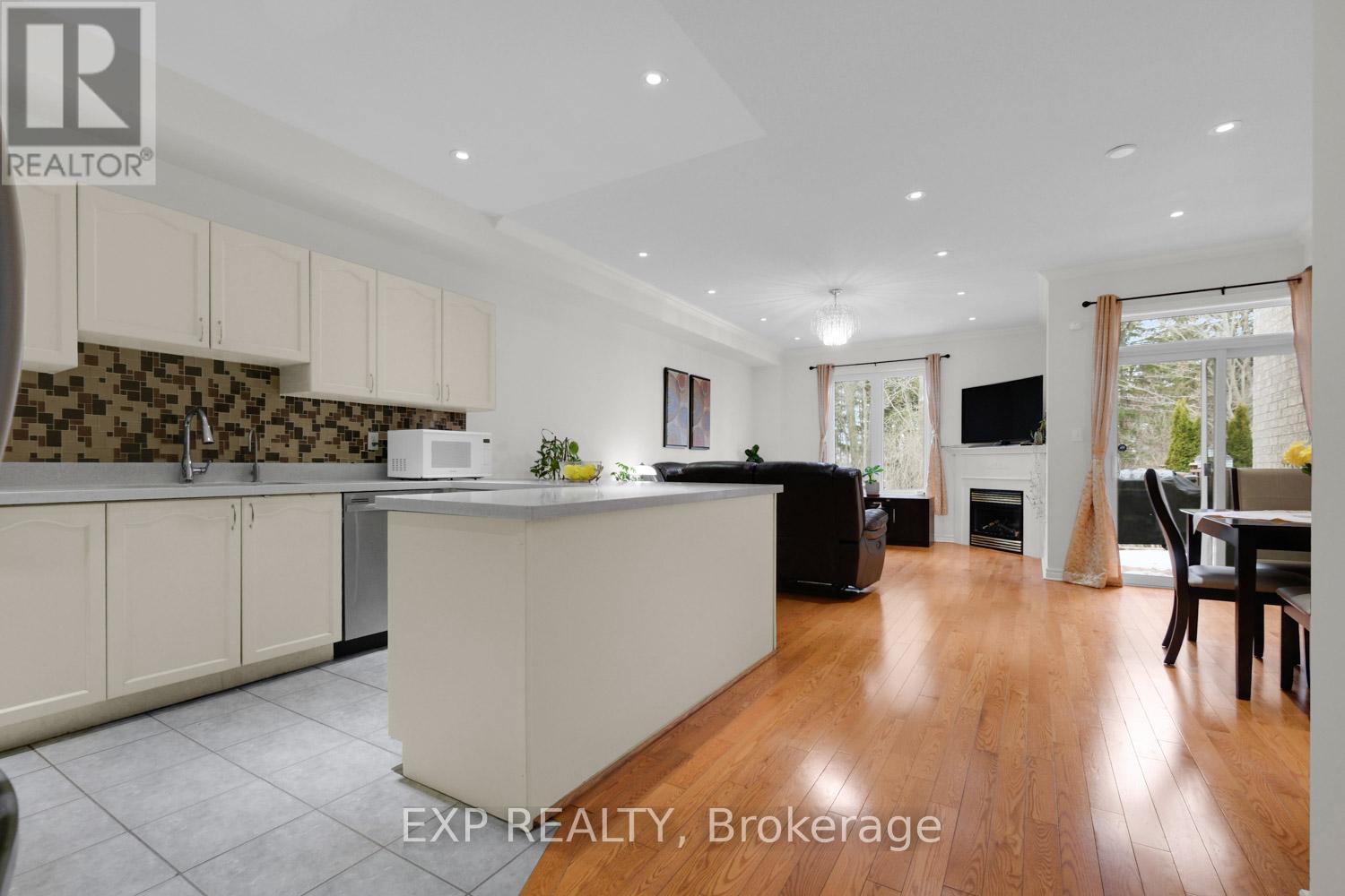 24 Williams Street, Markham, Ontario  L6C 0C2 - Photo 7 - N12944186