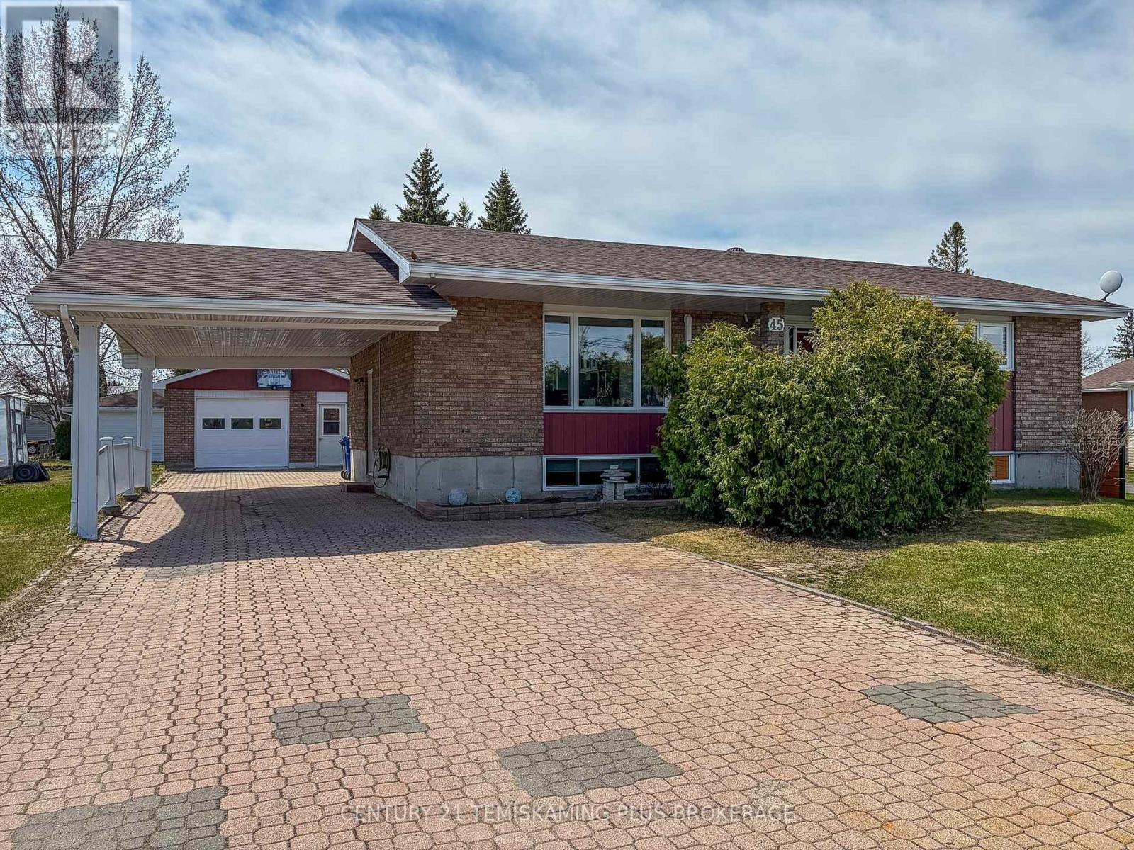 45 TWELFTH STREET E, Armstrong, Ontario
