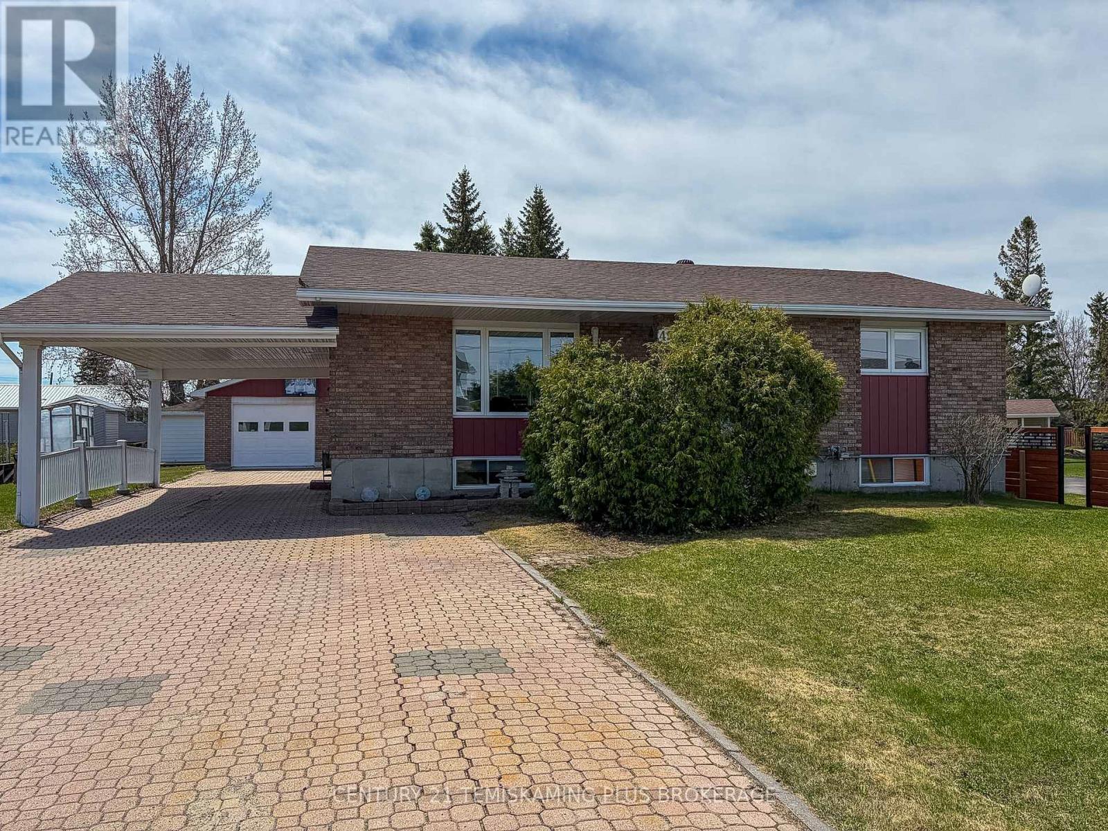 45 Twelfth Street E, Armstrong, Ontario  P0J 1E0 - Photo 2 - T13144480