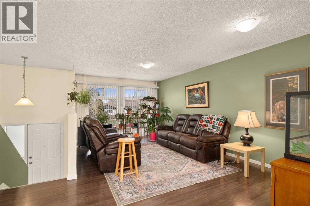 75 Bedford Drive NE, Calgary, Alberta  T3K 2N9 - Photo 3 - A2312183