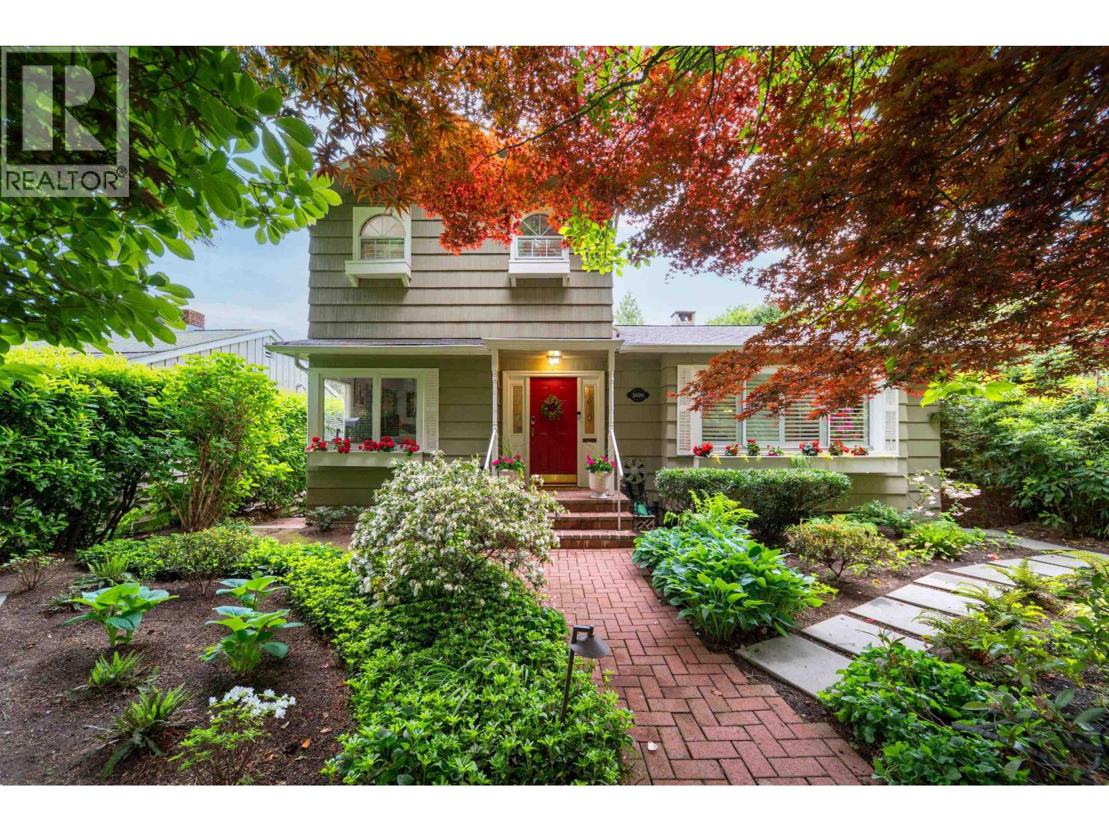 1030 Mathers Avenue, West Vancouver, British Columbia  V7T 2G2 - Photo 1 - R3124800