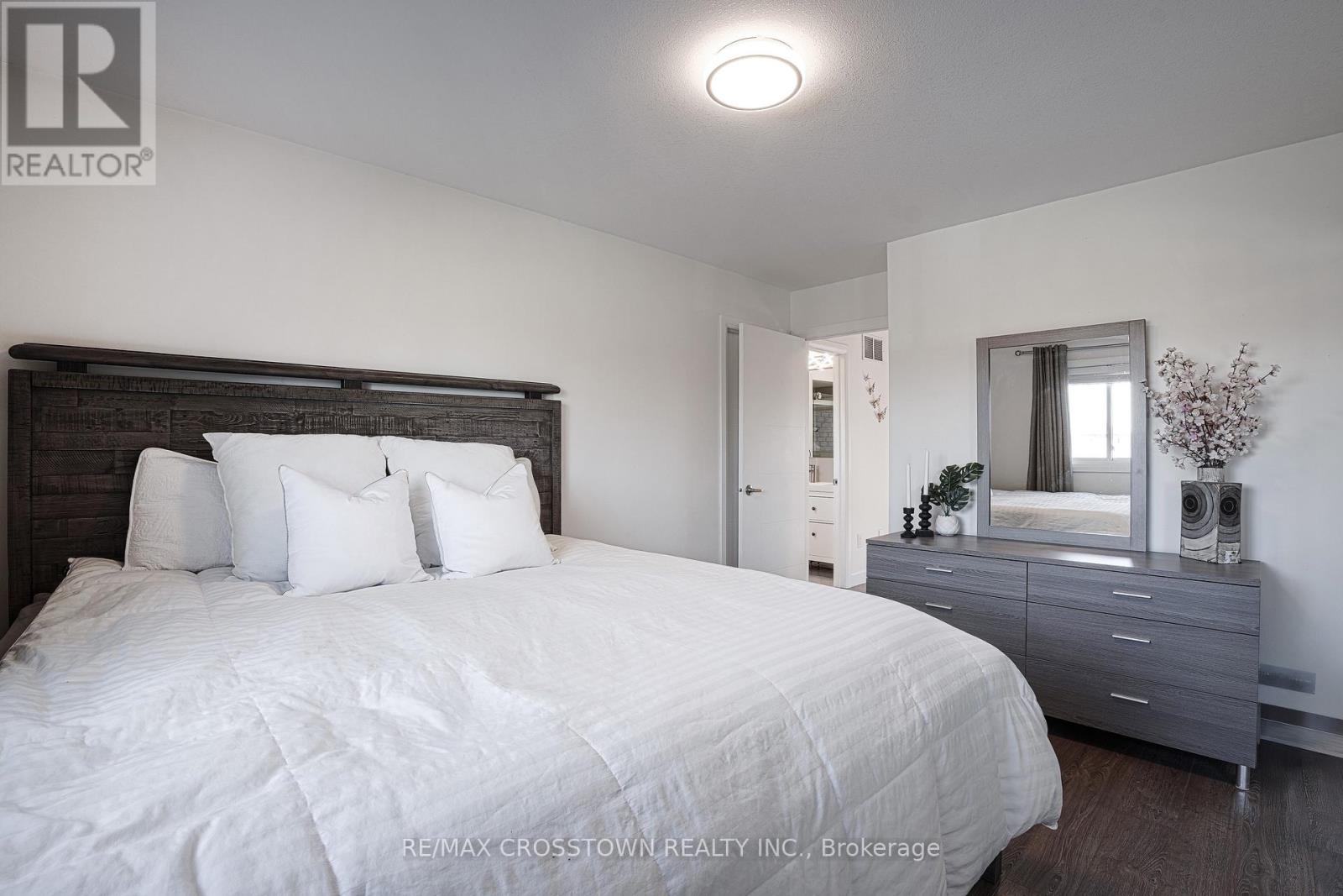 22 Bluegrass Drive, Barrie, Ontario  L4N 9N9 - Photo 15 - S13114526