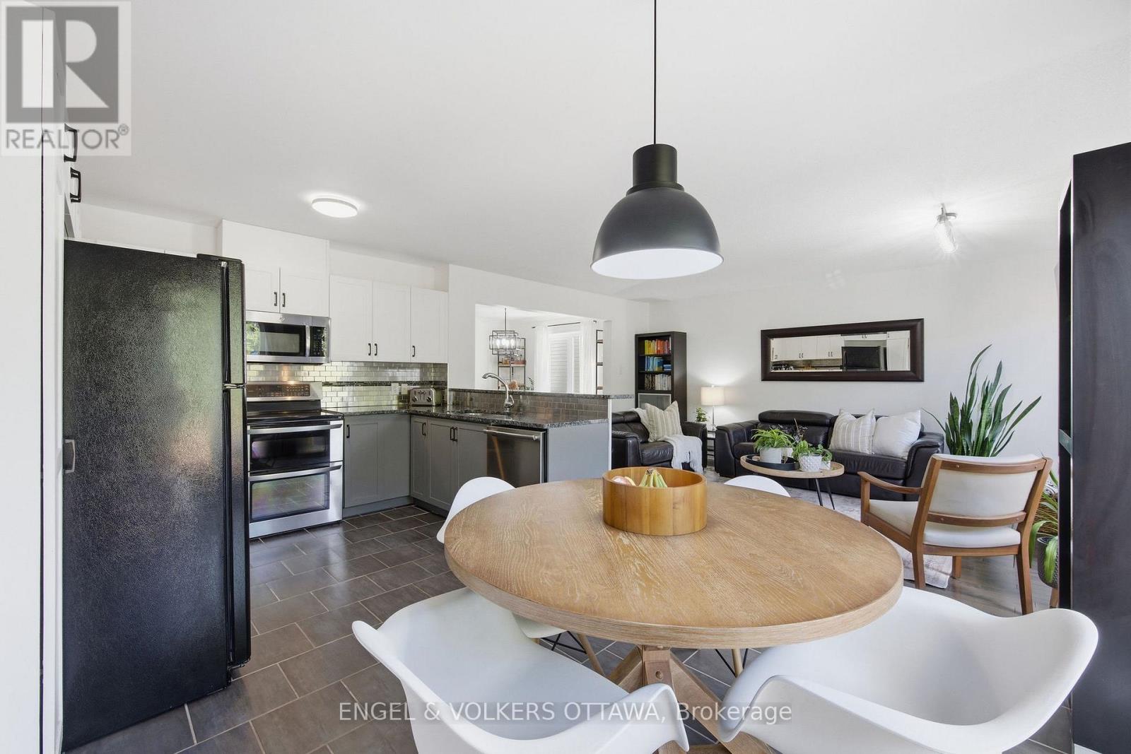413 Montserrat Street, Ottawa, Ontario  K2S 0L6 - Photo 13 - X13144446