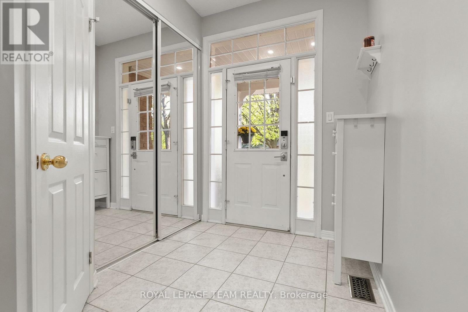 40 Milner Downs Crescent, Ottawa, Ontario  K2M 2S5 - Photo 3 - X13144526