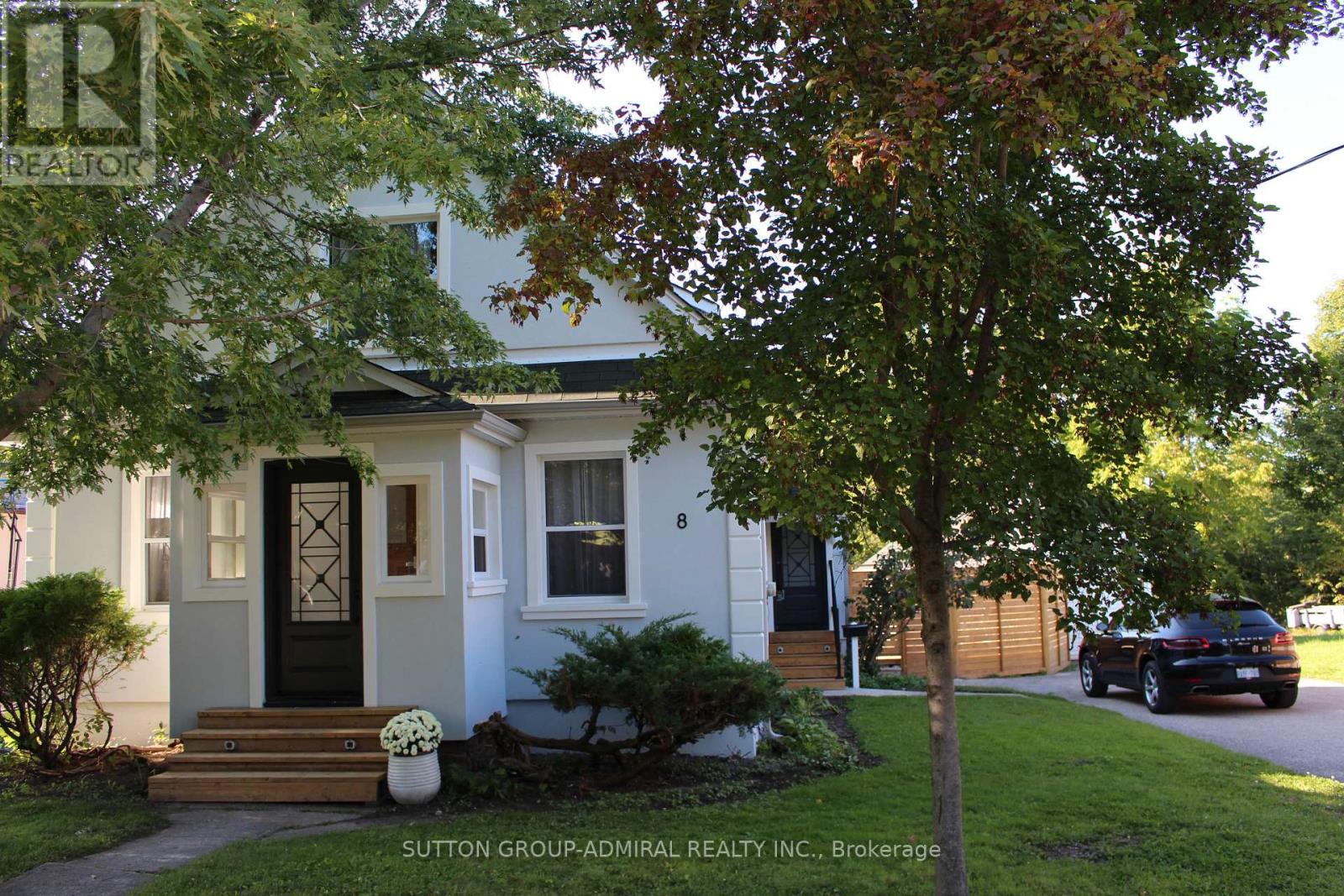 8 SOUTH STREET W, Orillia, Ontario