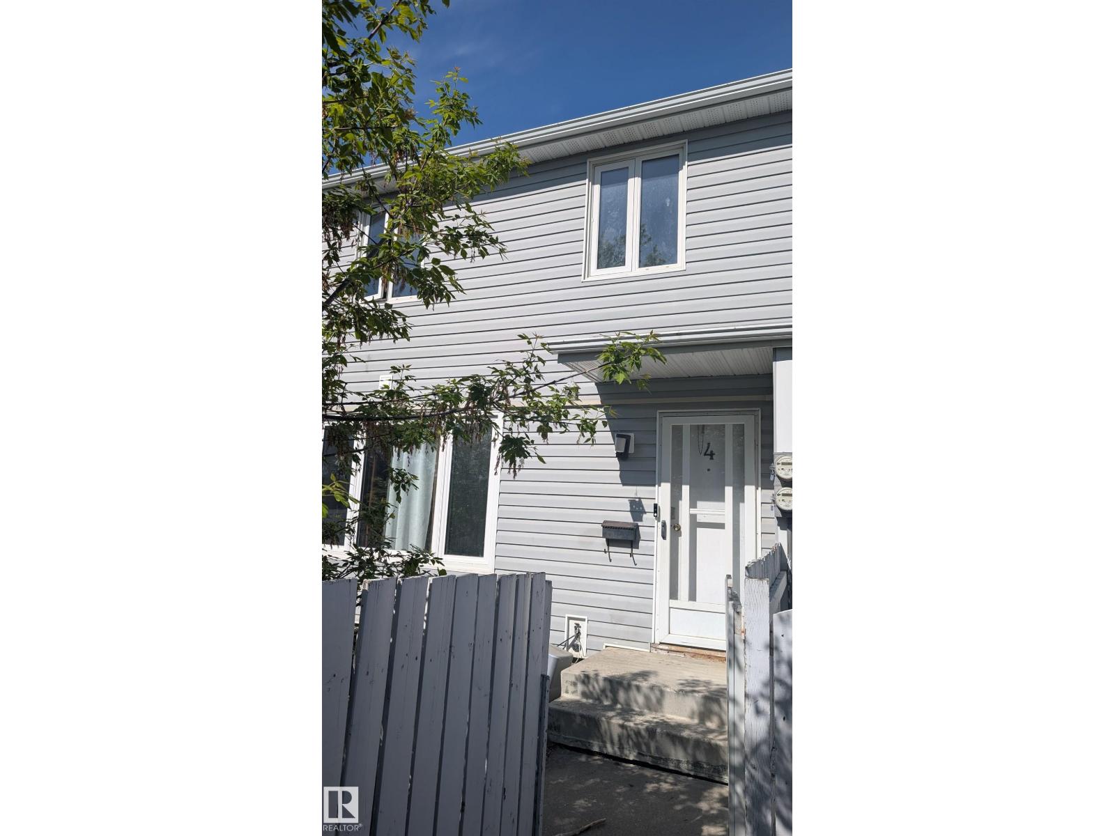 4 Amberly Ct Nw, Edmonton, Alberta  T5A 2H9 - Photo 1 - E4488352