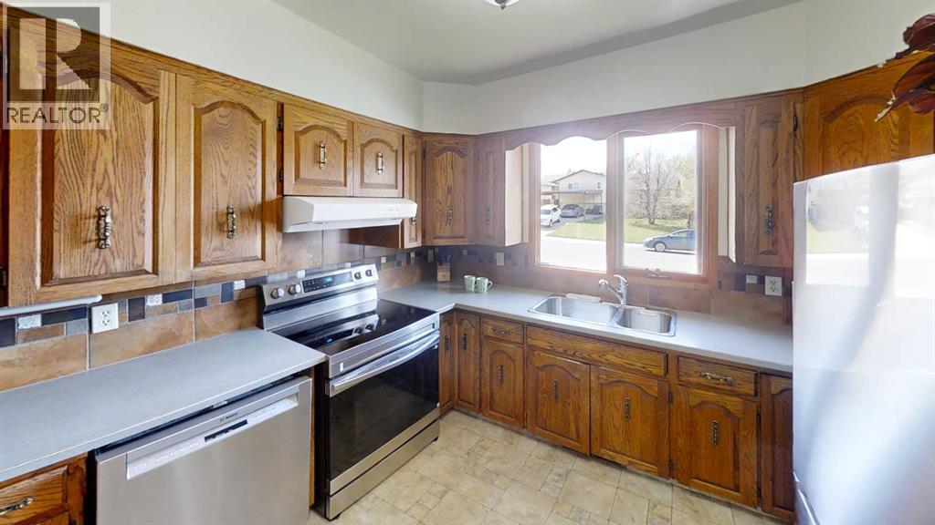 85 Cayuga Crescent W, Lethbridge, Alberta  T1K 5H4 - Photo 4 - A2312494