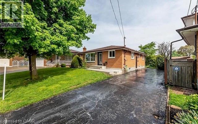 10 SANDLYN Court, Hamilton, Ontario