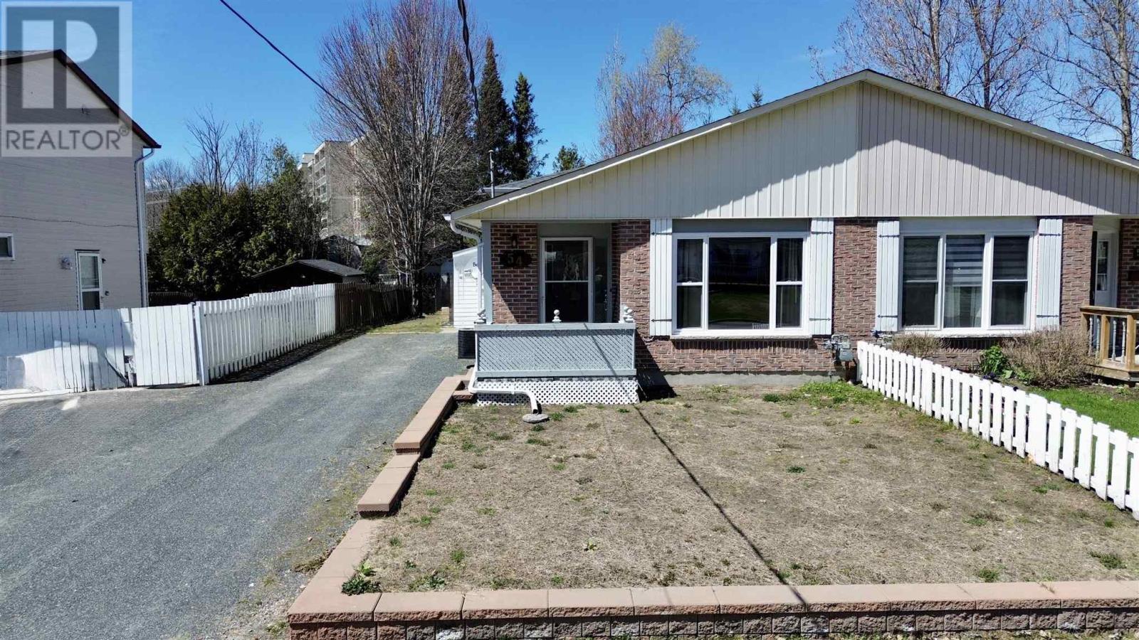 54a Washington Cres, Elliot Lake, Ontario  P5A 2L7 - Photo 2 - SM261060