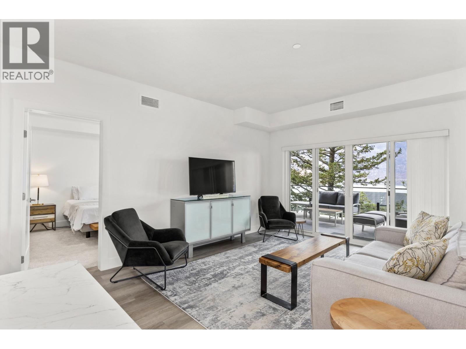 3434 Mckinley Beach Drive Unit# 302, Kelowna, British Columbia  V1V 2R1 - Photo 6 - 10383835