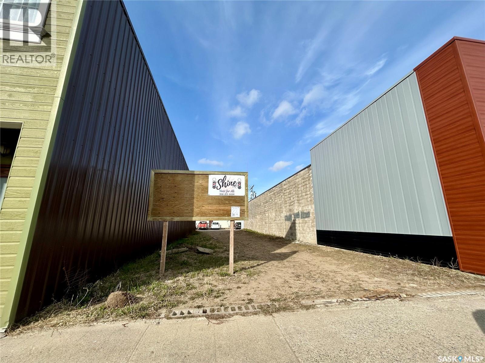 215 Centre Street, Nipawin, Saskatchewan  S0E 1E0 - Photo 2 - SK036272