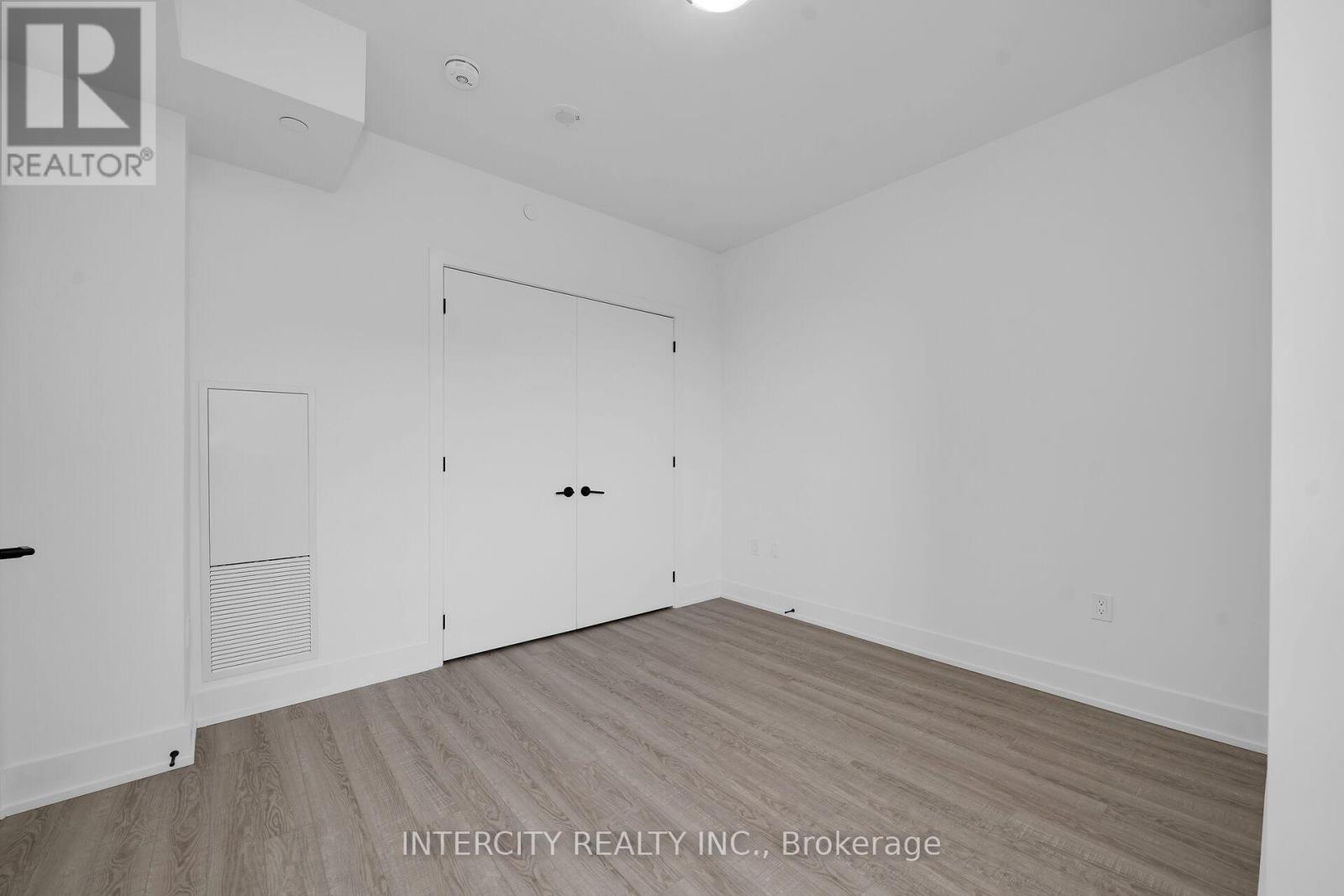 312 - 2075 King Road, King, Ontario  L7B 0R6 - Photo 18 - N13136828