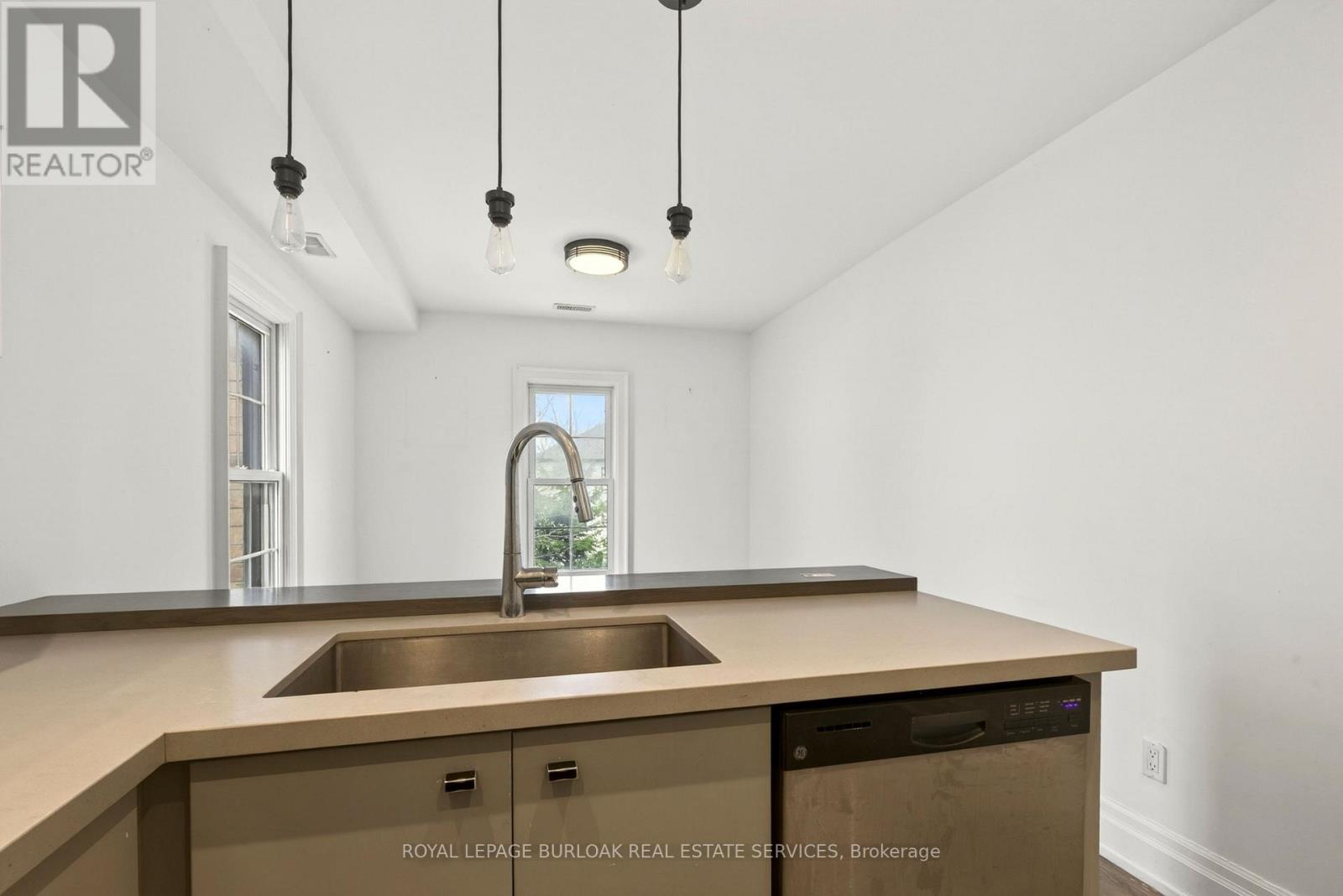 201 - 760 Lakeshore Road E, Mississauga, Ontario  L5E 1C7 - Photo 15 - W13124480