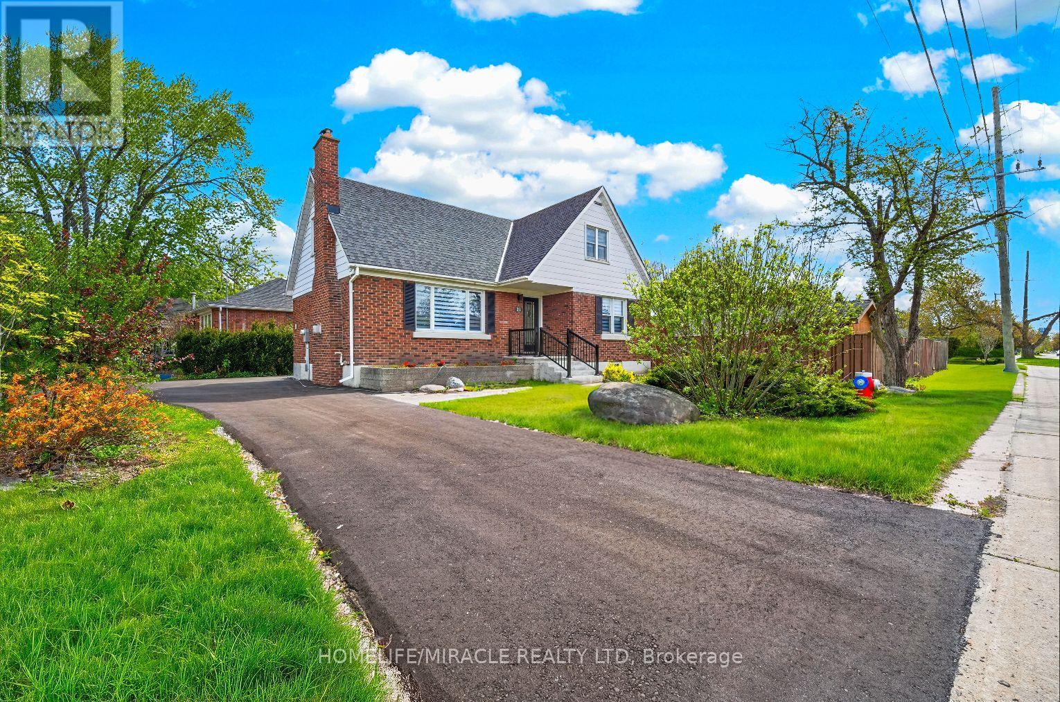21 Gregory Street, Brampton, Ontario  L6Y 1G2 - Photo 5 - W13081596