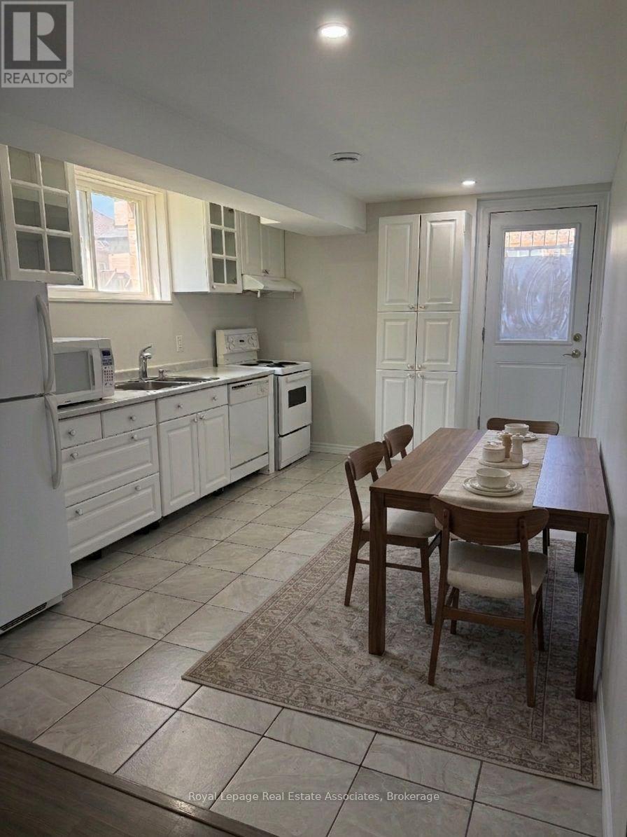 Basement - 135 Monarch Street, Welland, Ontario  L3B 5N8 - Photo 2 - X12955984