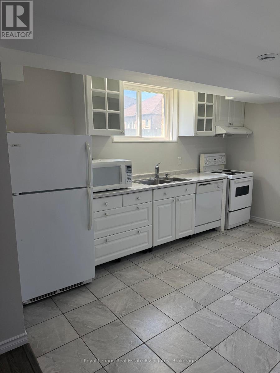 Basement - 135 Monarch Street, Welland, Ontario  L3B 5N8 - Photo 4 - X12955984