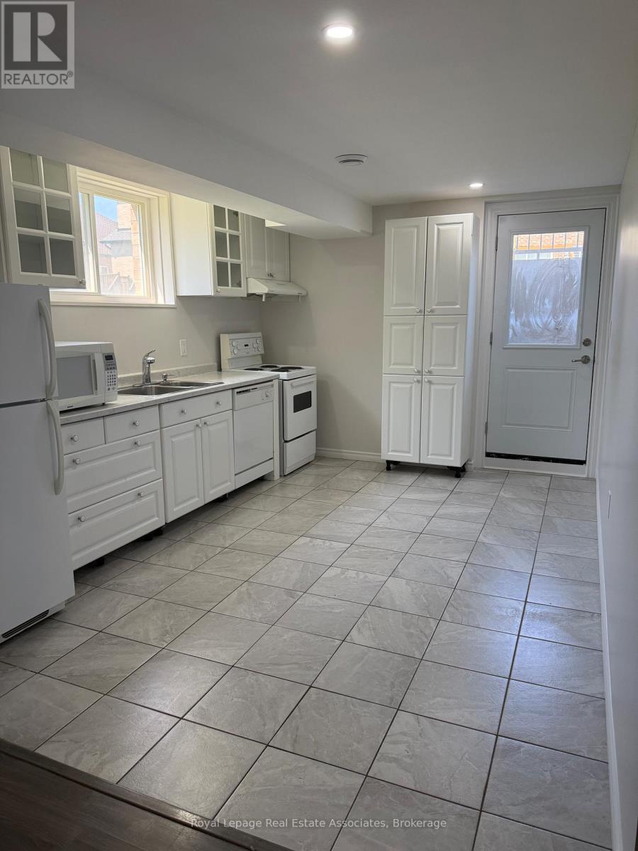 Basement - 135 Monarch Street, Welland, Ontario  L3B 5N8 - Photo 3 - X12955984