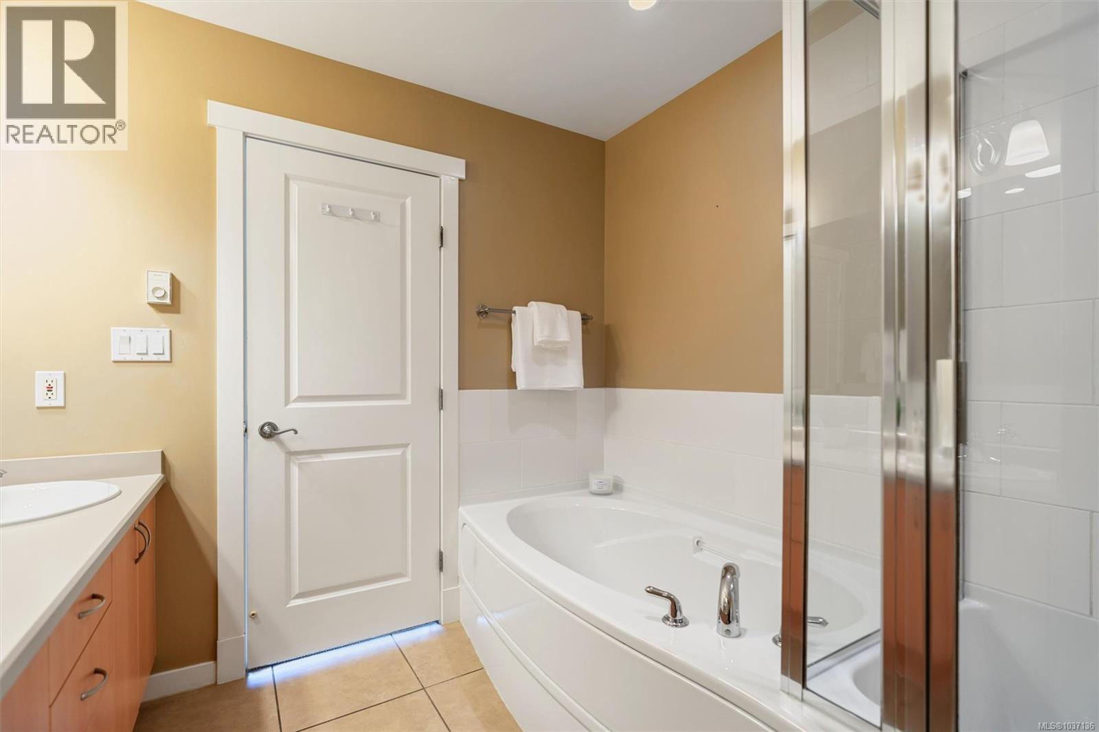 207 330 Waterfront Cres, Victoria, British Columbia  V8T 5K3 - Photo 14 - 1037136