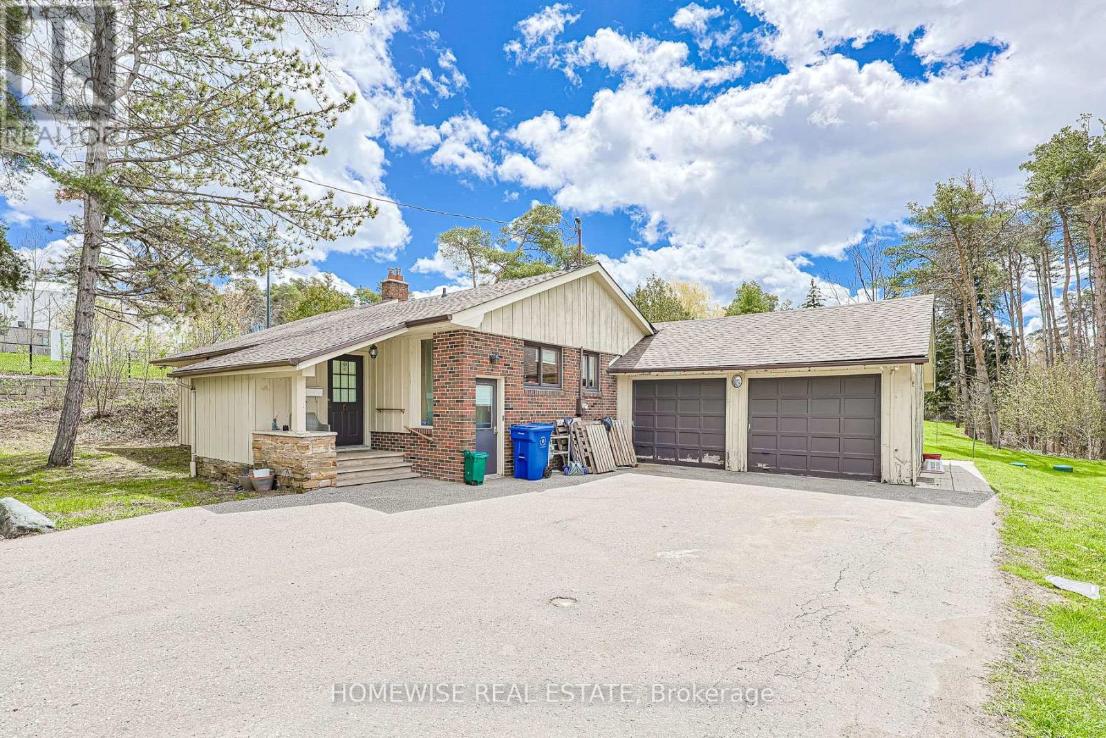 107 RIDGE ROAD, Aurora, Ontario