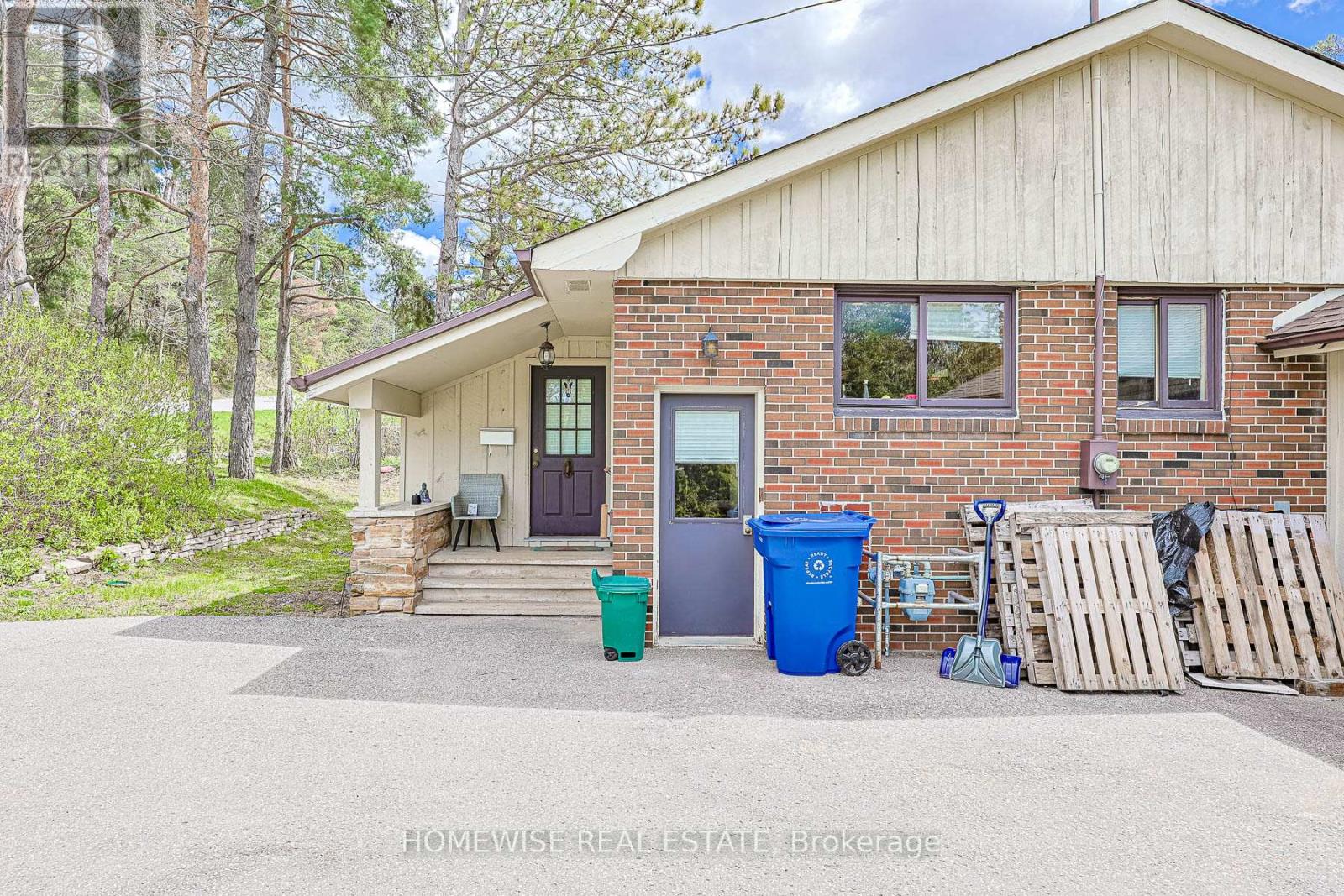 107 Ridge Road, Aurora, Ontario  L4G 0M3 - Photo 2 - N13144536