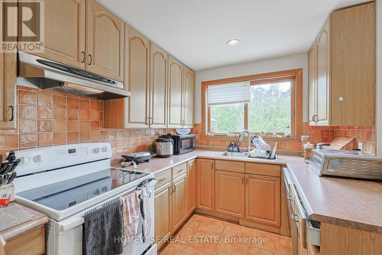 107 Ridge Road, Aurora, Ontario  L4G 0M3 - Photo 6 - N13144536