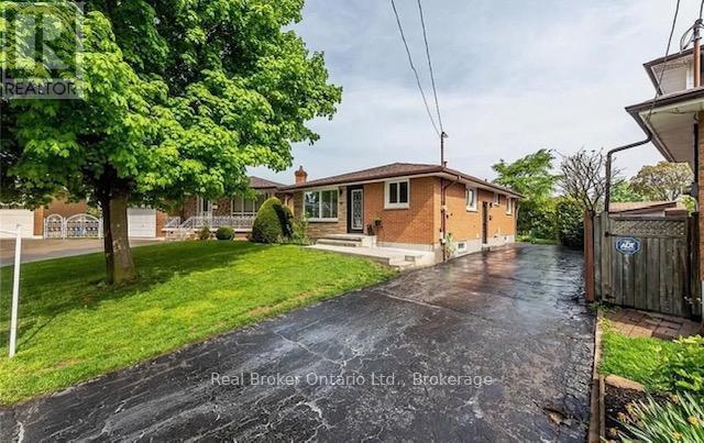10 SANDLYN COURT, Hamilton, Ontario