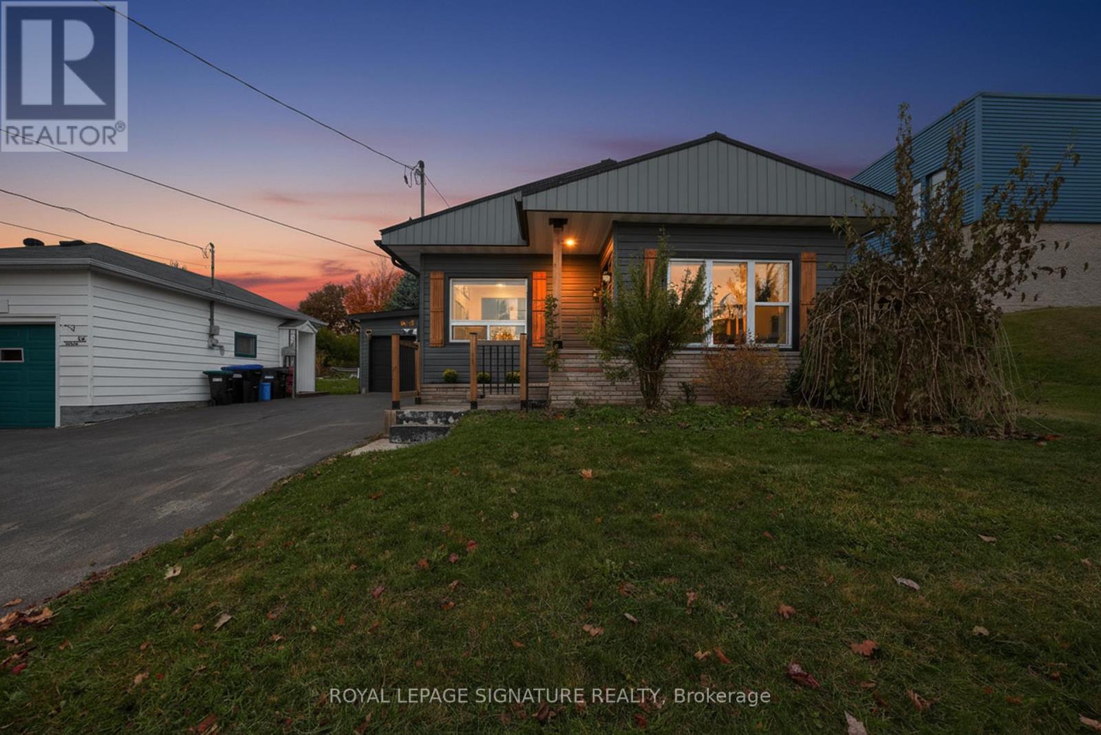 57 Maria Street, Penetanguishene, Ontario  L9M 1L3 - Photo 2 - S13144474